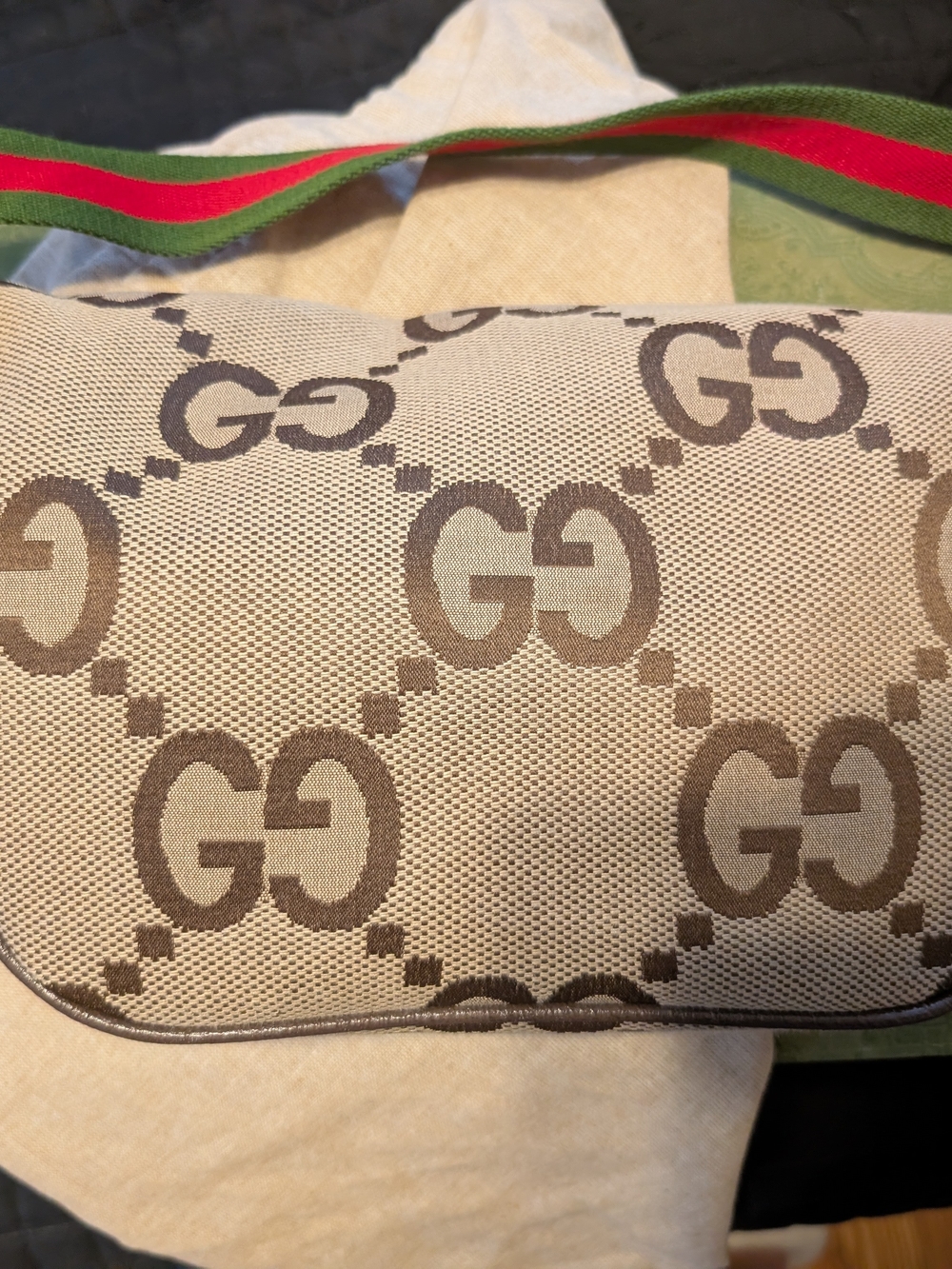 Authentic Gucci Men’s Beige GG Canvas Belt Bag with Green-Red Web - Picture 2 of 4